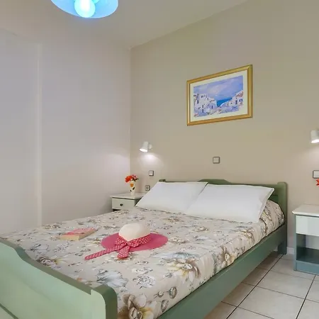 Athena Apartahotel 3*