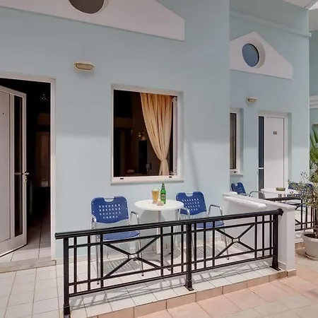 Apartahotel Athena
